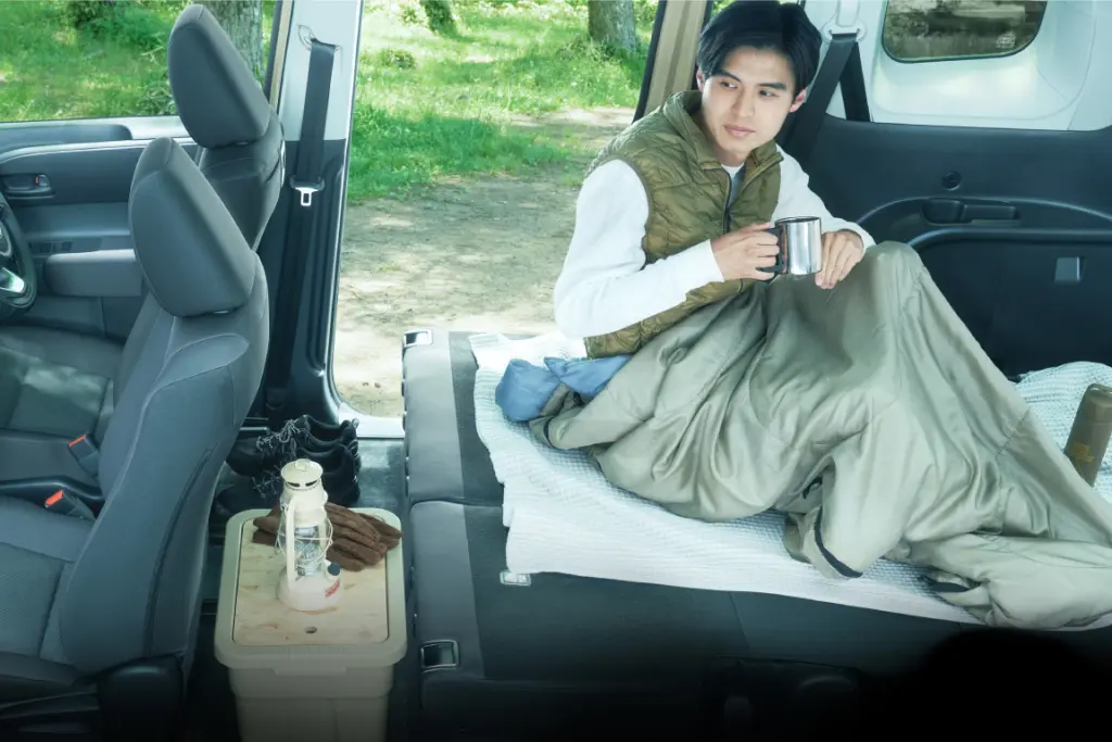 これがシエンタ!? 後部座席レスの大胆すぎる“2人乗り”仕様「JUNO」驚きの内装とは 話題を先取り 新型車解説2025 MOTA