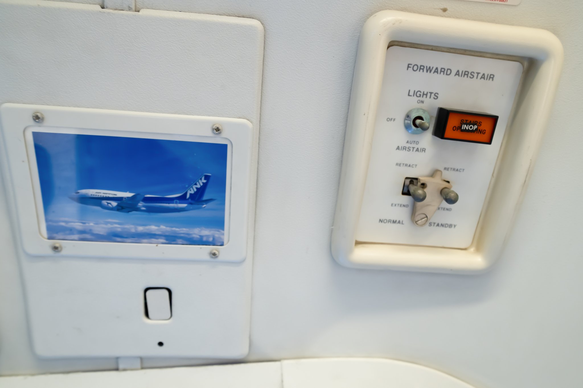 File:Air Astana Boeing 737-700; P4-DAS@DXB, December 20054790859684 .jpg- Wikimedia Commons