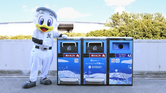 消えた観光地のごみ箱がスマート化して復活、観光客急増で対策限界に - Bloomberg