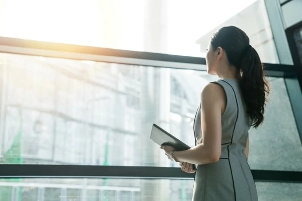 紡ぐの意味とは？正しい使い方・例文をわかりやすく解説！英語への言い換えは？意味lab