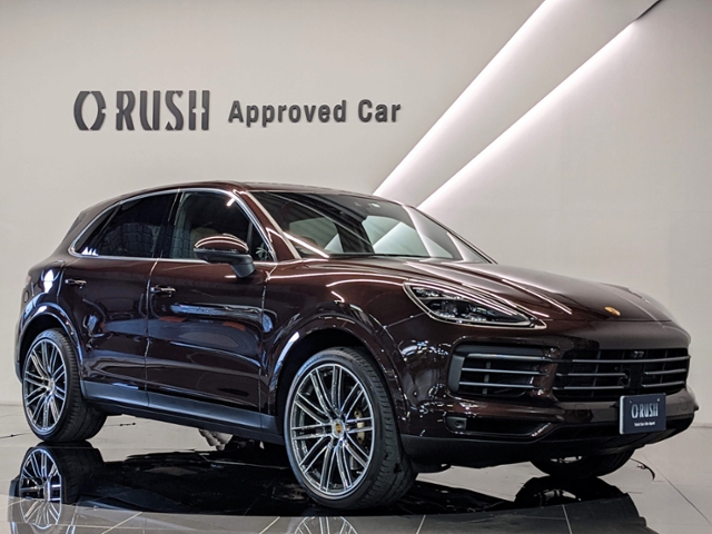 クラウンスポーツはポルシェのパクリ？徹底比較で真相を暴くランボルギーニ・ウルスと角度によっては激似？その答えはここに