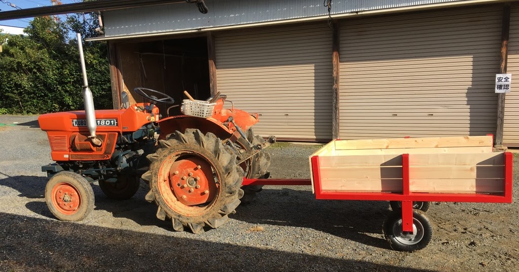 自作コンバイントレーラー材料代1万円以内。もらって来た連結椅子の角パイプと廃車のワゴンRの車軸を利用