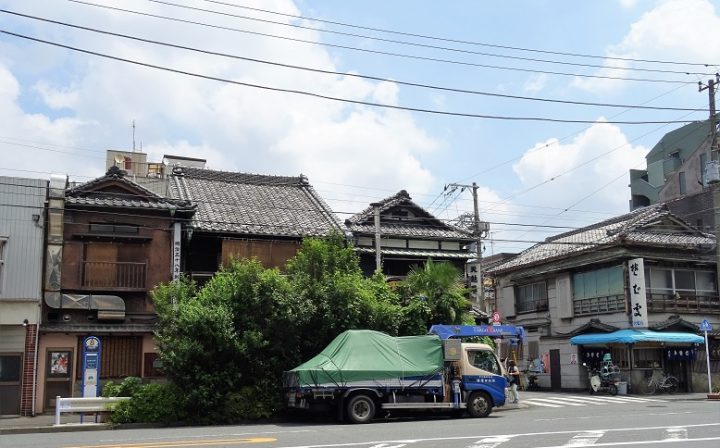 東京・吉原にあるソープ街の街並み｜笑ってトラベル：海外風俗の夜遊び情報サイト