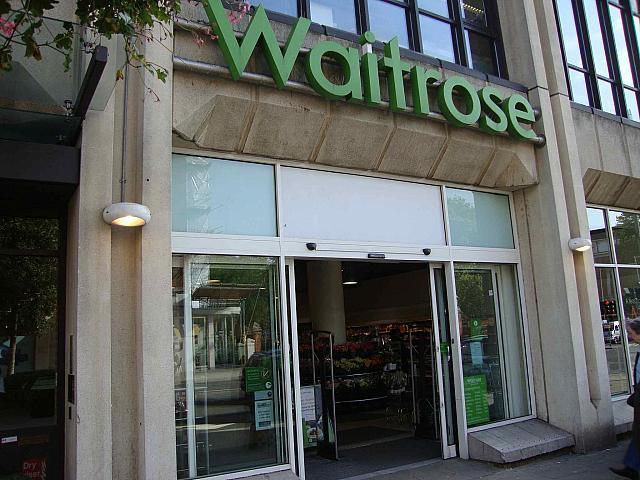 リトル・ウェイトローズ ハイ・ホルボーン店ロンドンナビ