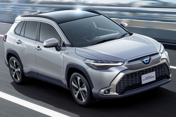 トヨタ、新型車「カローラクロス」誕生 チーフエンジニアの上田泰史氏「進化し続ける新しいカローラのSUVができました」 - Car Watch