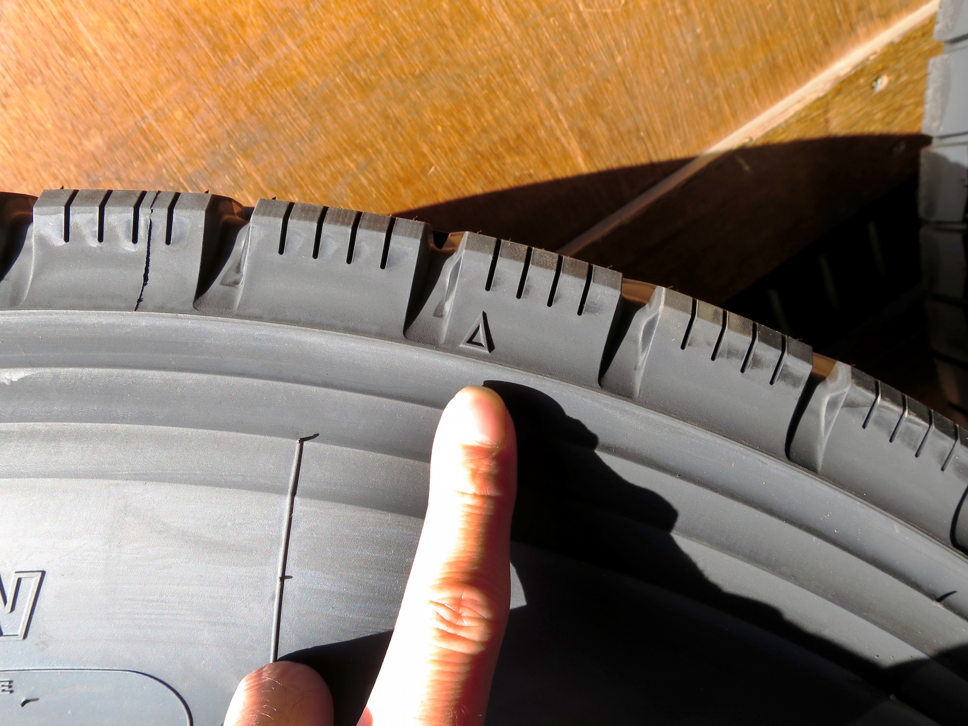 車検に通るタイヤの溝は何ミリ？車検とタイヤの関係すべて教えます！カーライフを賢く楽しむ, クルマの点検・車検カープレミアマガジン