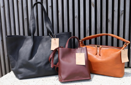 二つ折り財布 栃木レザー 日本製 メンズ財布 – GLEOLE グレオールバッグ・財布雑貨の店