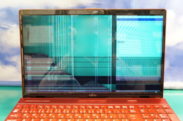 富士通ノートパソコンの修理、液晶画面が割れたドスパラのパソコン修理・組立代行事例