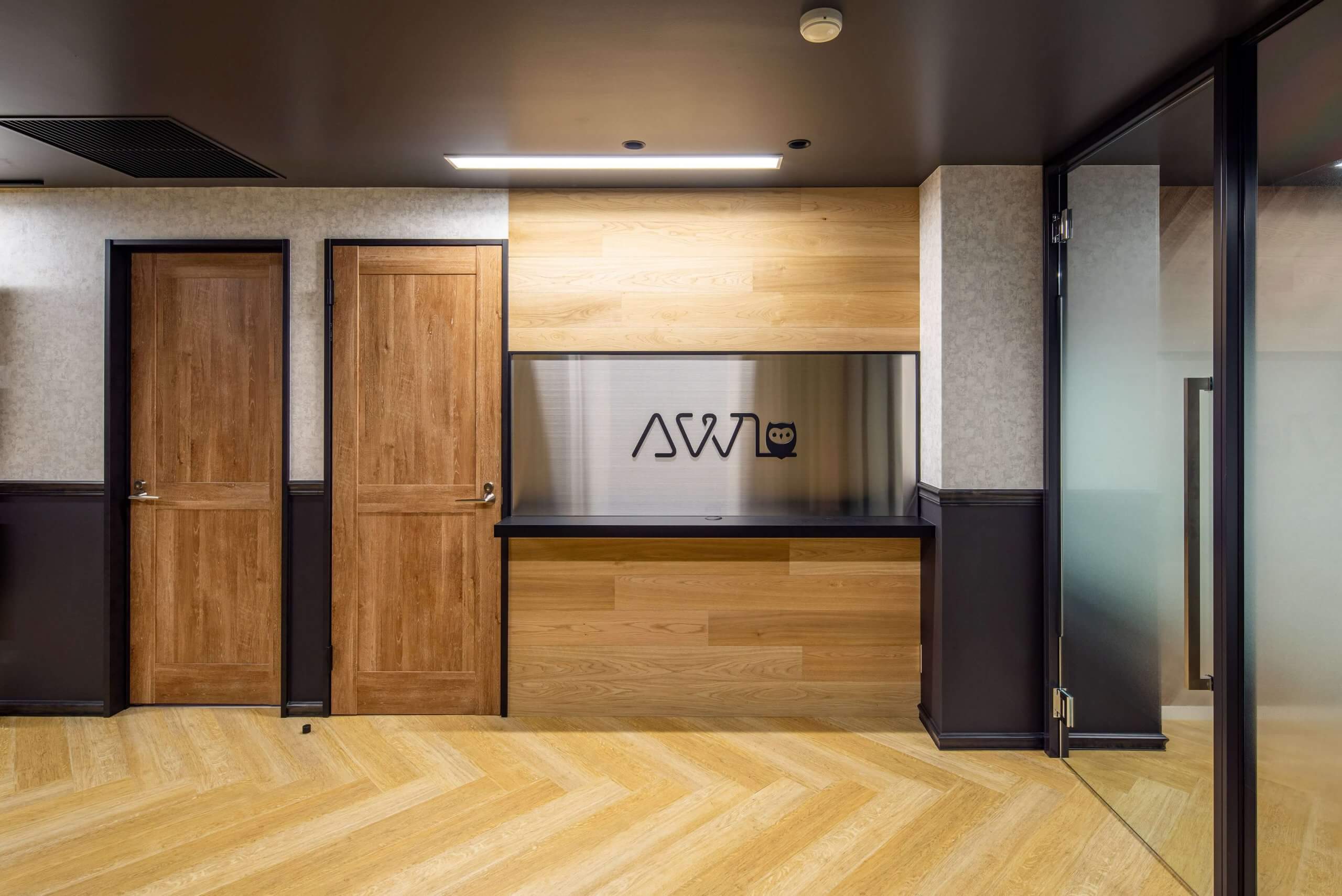 オフィスの受付デザイン事例おしゃれなエントランスにするポイントリリカラ株式会社