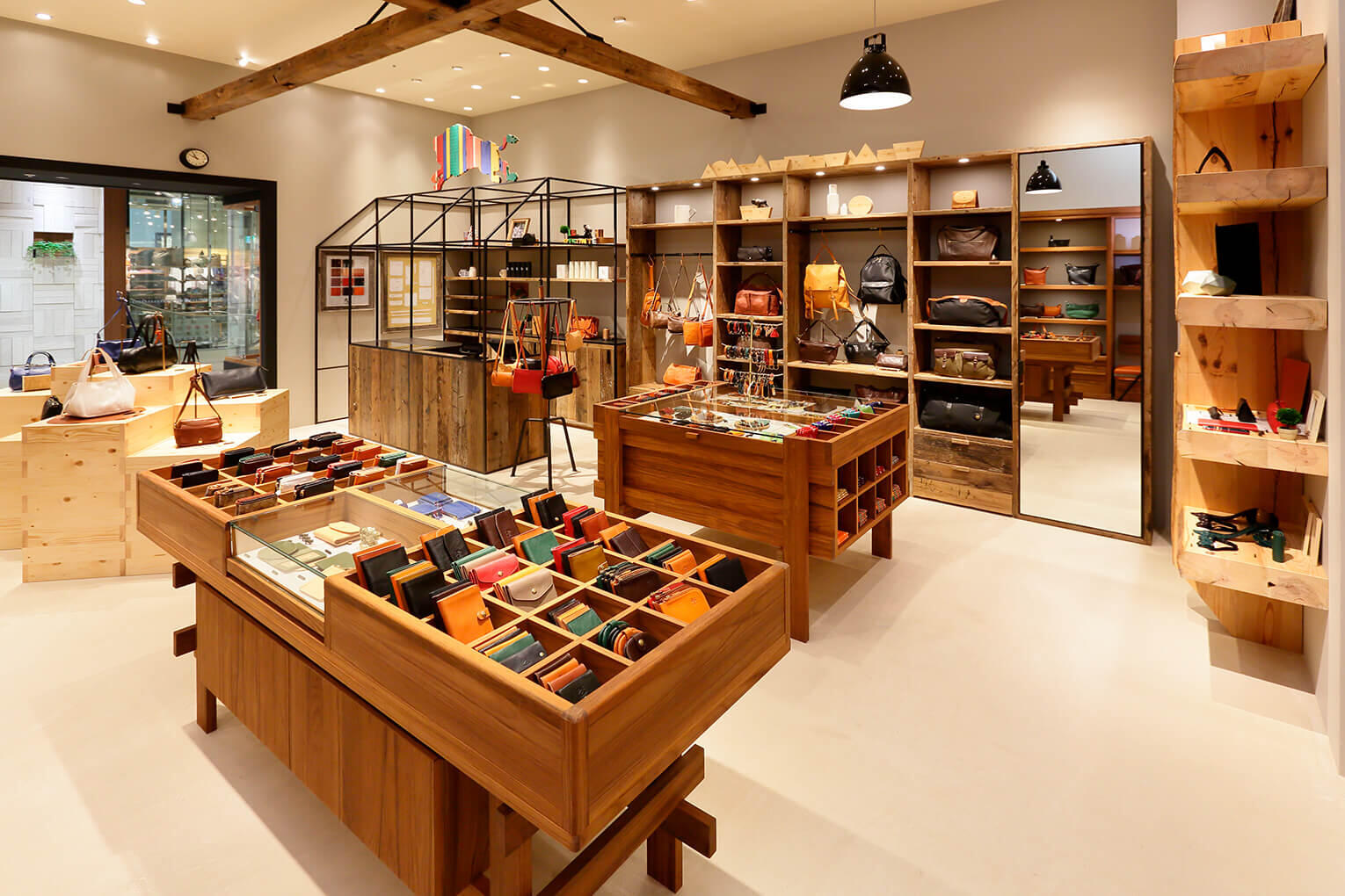 伊イルビゾンテがミラノに路面直営店 店独自商品も繊研新聞