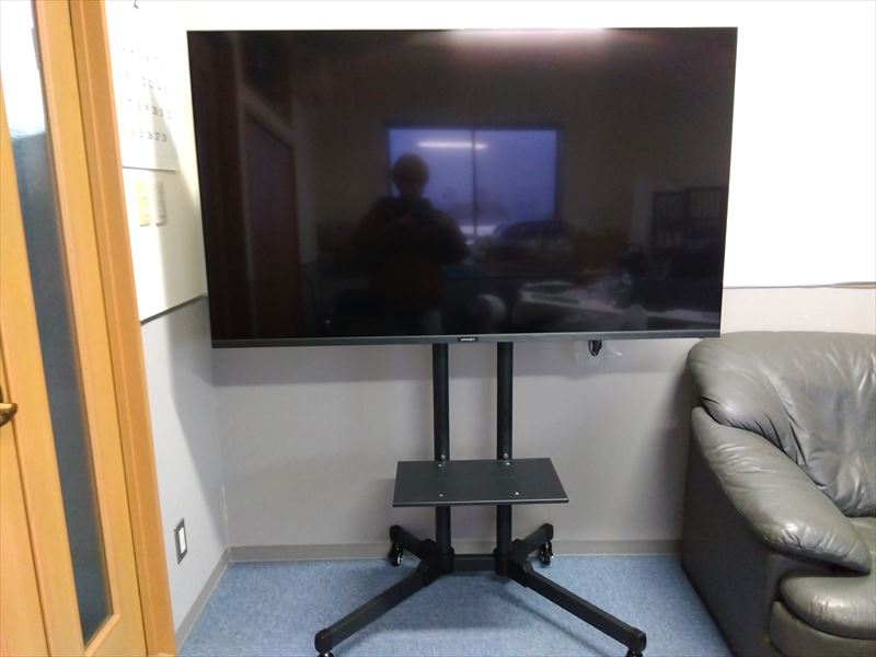 収納付き2段モニタースタンド。ノートパソコンやスクリーン用の頑丈な木製デスクライザー。オフィスや会議室の効率化のためのコーナーディスAmazon.co.jp: WESTREE デュアルモニタースタンドライザー 引き出し2個付き 特大収納 モニター2台用 デスクトップ用Oraganizer