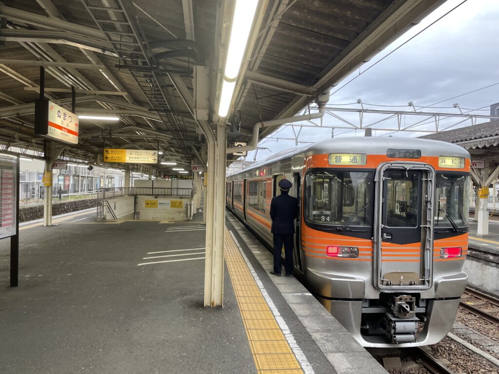 東海道線・ロングシート普通列車で地獄の静岡越え｜浜松から沼津へ【2018冬18きっぷ旅①】