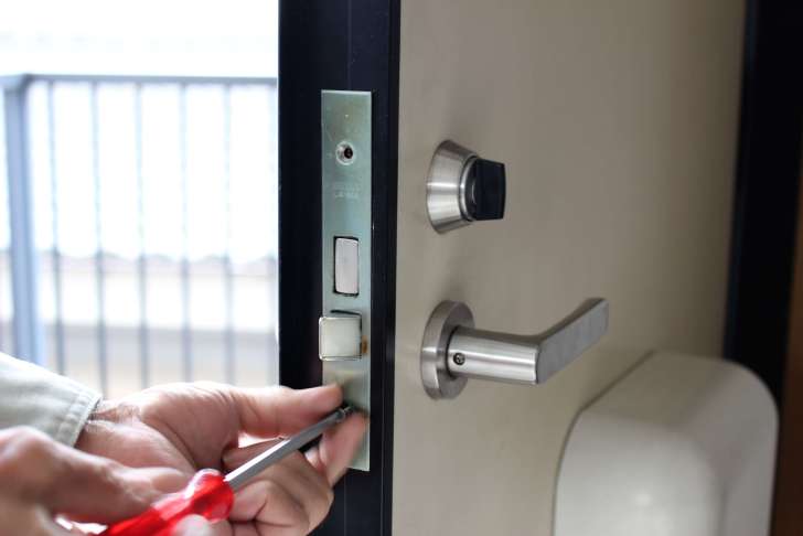 中古マンションの鍵交換はした方がいい？費用や引き渡しでもらう鍵の本数を解説レスキューラボ