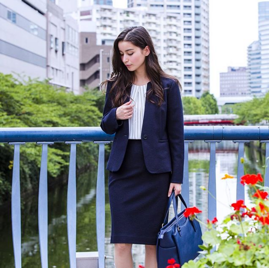 ネイビースーツの魅力と着こなし方を解説オーダースーツブランドDIFFERENCE ディファレンス