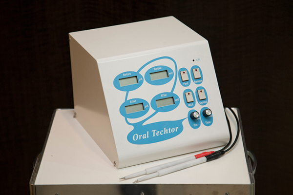 ガルバーニ電流またはボルタ電気実験の男 - 1880～1889年のベクターアート素材や画像を多数ご用意 - 1880～1889年, 19世紀,アーカイブ画像 - iStock