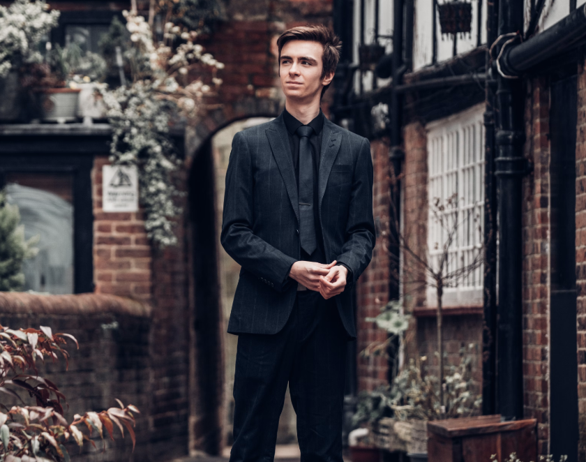 就活スーツの「黒」と「ネイビー」、本当に正しいのはどっち!? メンズノンノウェブMEN'S NON-NO WEB