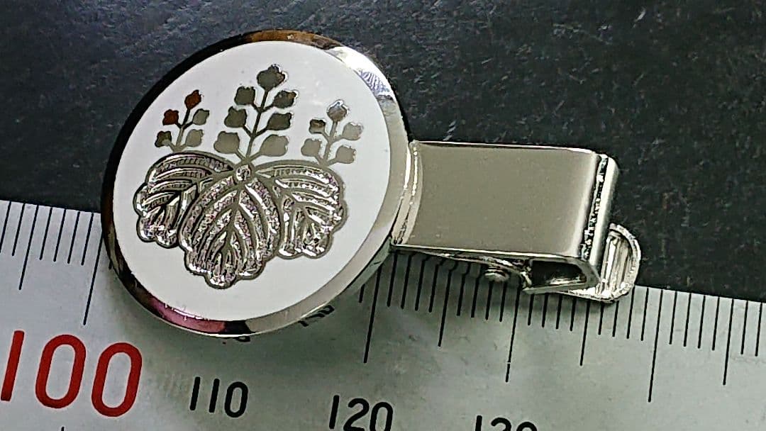 公務のための皇室と日本政府の紋章，菊＜日本の素描＞Imperial or Japanese government seal for publicbusiness. The chrysanthemum.Native drawing.