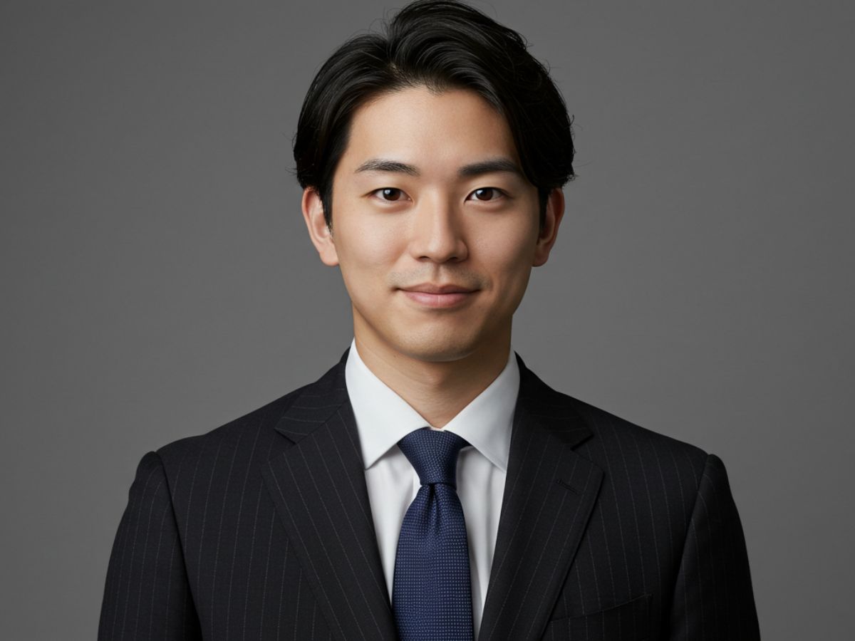 黒スーツの魅力を引き出す！ビジネスシーンで周りと差を付けるシャツの合わせ方とは？ - オーダースーツの教科書