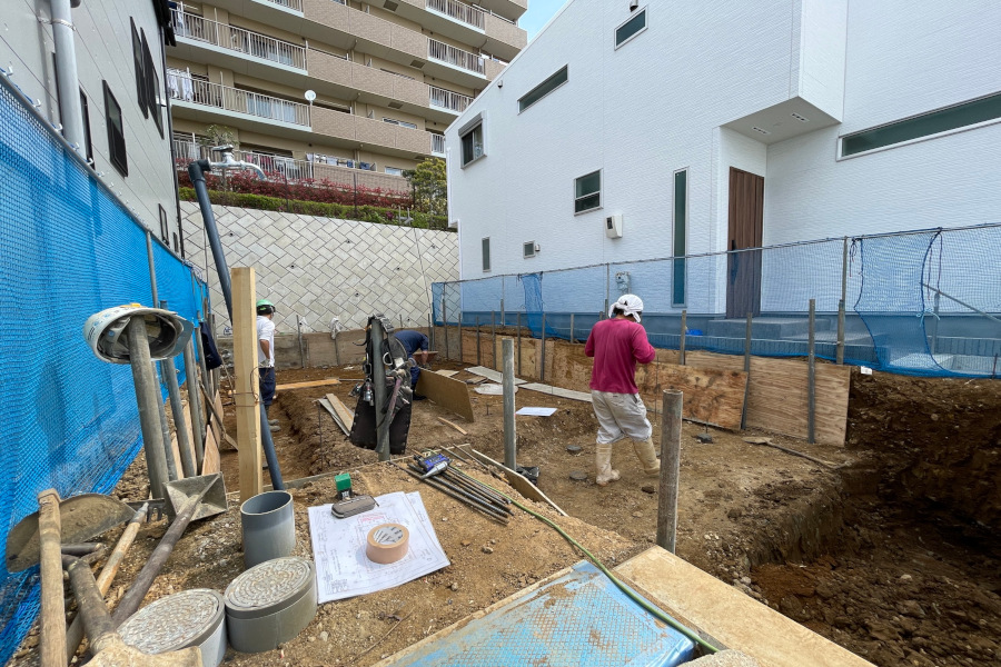 床付出来形確認河川工事の床付出来形確認 1枚目☆おまけ 2枚目後輩社員が先輩社員を激写📸仲良し現場写真河川工事激写
