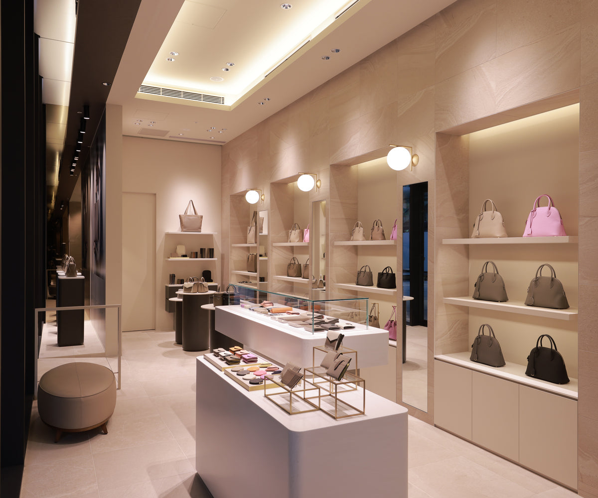 POP UP イベント2024年10月16日 水 ～12月26日 木 まで 名古屋タカシマヤ 5階 ハンドバッグ売場特設会場にてポップアップイベントを開催。 秋のファッションにお勧めのミニバッグから、デイリー使いにぴったりのシグネチャーバッグまで幅広くラインナップ。そのほか