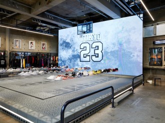 日本初のジョーダンストア「JORDAN WORLD OF FLIGHT SHIBUYA」ストアツアーをレポート 圧倒的スケールのストア ツアーに心も弾む表参道＆原宿のメディア - OMOHARAREAL