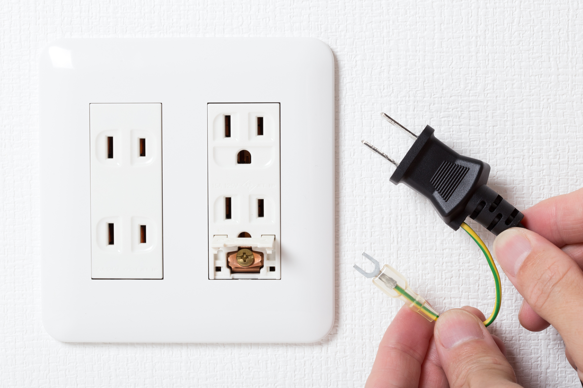 冷蔵庫のコンセントの扱い方。コンセントの位置や注意点など – Onnela オンネラ 暮らしに『楽』を、家族にワクワクを