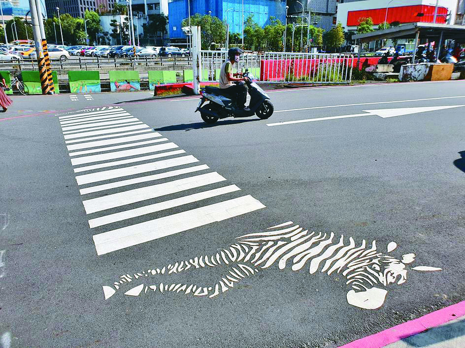 小心臺階小心地滑中英文溫馨提示語商場超市公眾場所指示提示