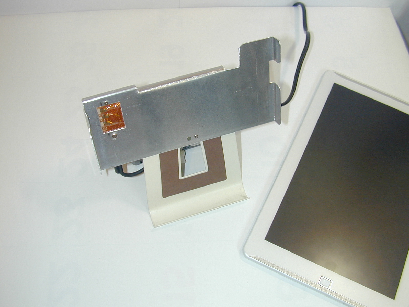 100均とニトリで充電ステーションの作り方株式会社エリアネット