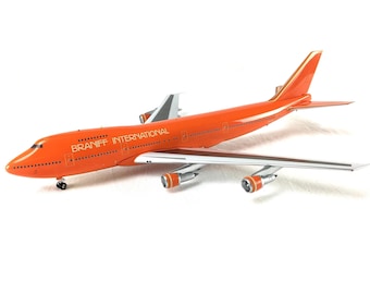 ブラニフ航空のスローが登場！ アレキサンダー・ジラード × ペンドルトンの「Girard Throw」タブルームニュース