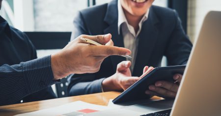 2,160,300点を超えるコンサルタントのストックフォト、写真、そしてロイヤリティフリーの画像 - iStockビジネス, ビジネスマン, 会議