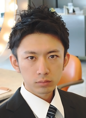 ヘアカットナチュラルな大人フェードカットスタイル大人のビジネスマンのための“男性専用”美容室ブラックビズ