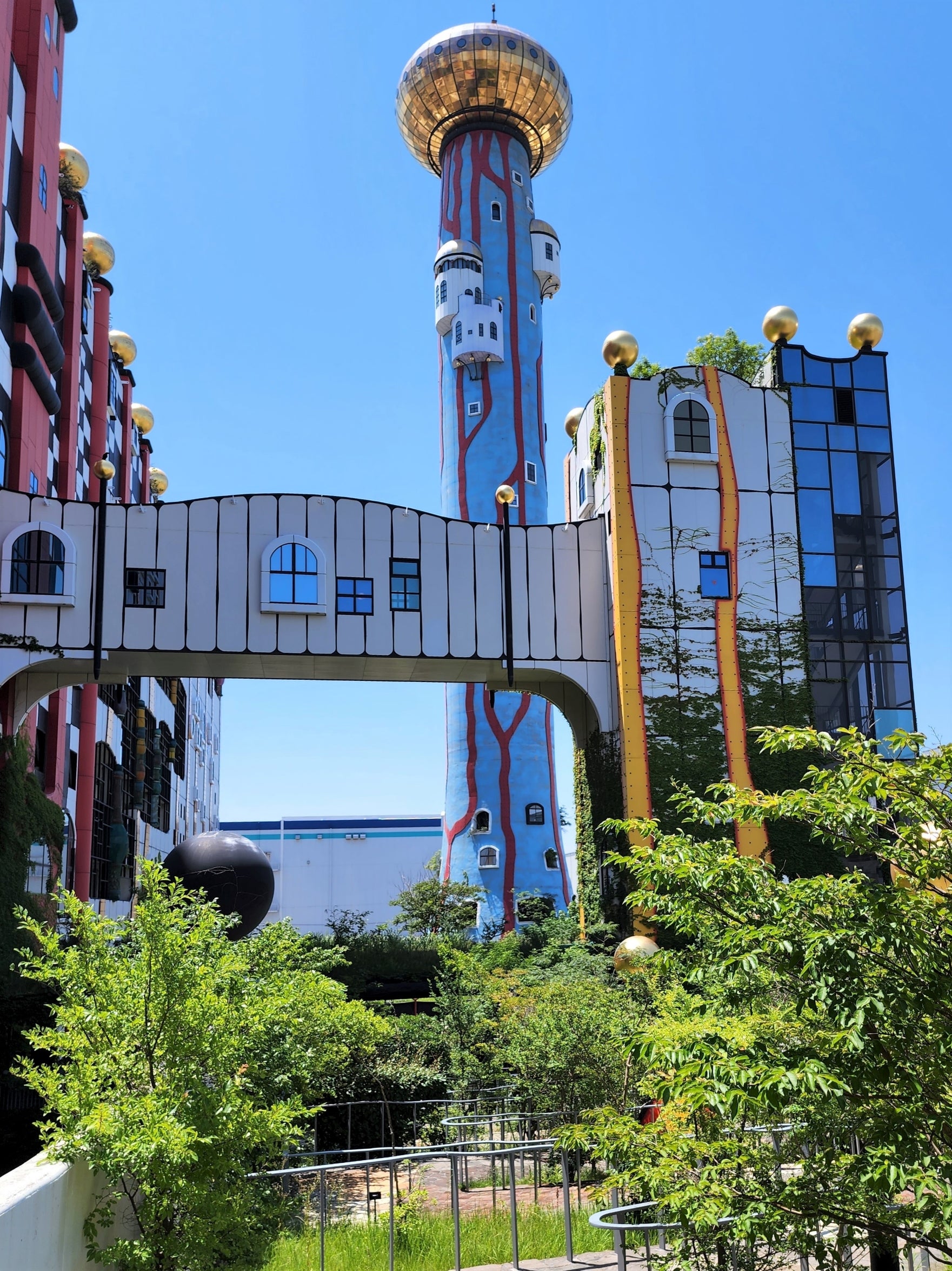 アートの世界に迷い込んだかのような不思議な２つの巨大建築物「舞洲工場」＆「舞洲スラッジセンター」GENIC編集部GENICジェニック