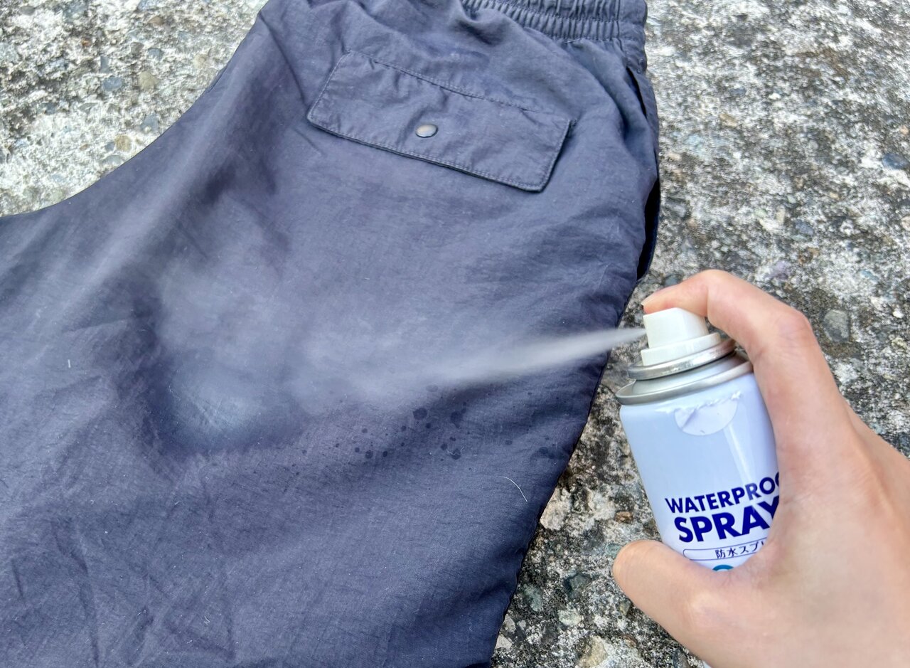 100均検証 驚異の92％オフ!! 初めて行った街のダイソーに、とんでもないお宝「防水スプレー」が売っていた！ロケットニュース24