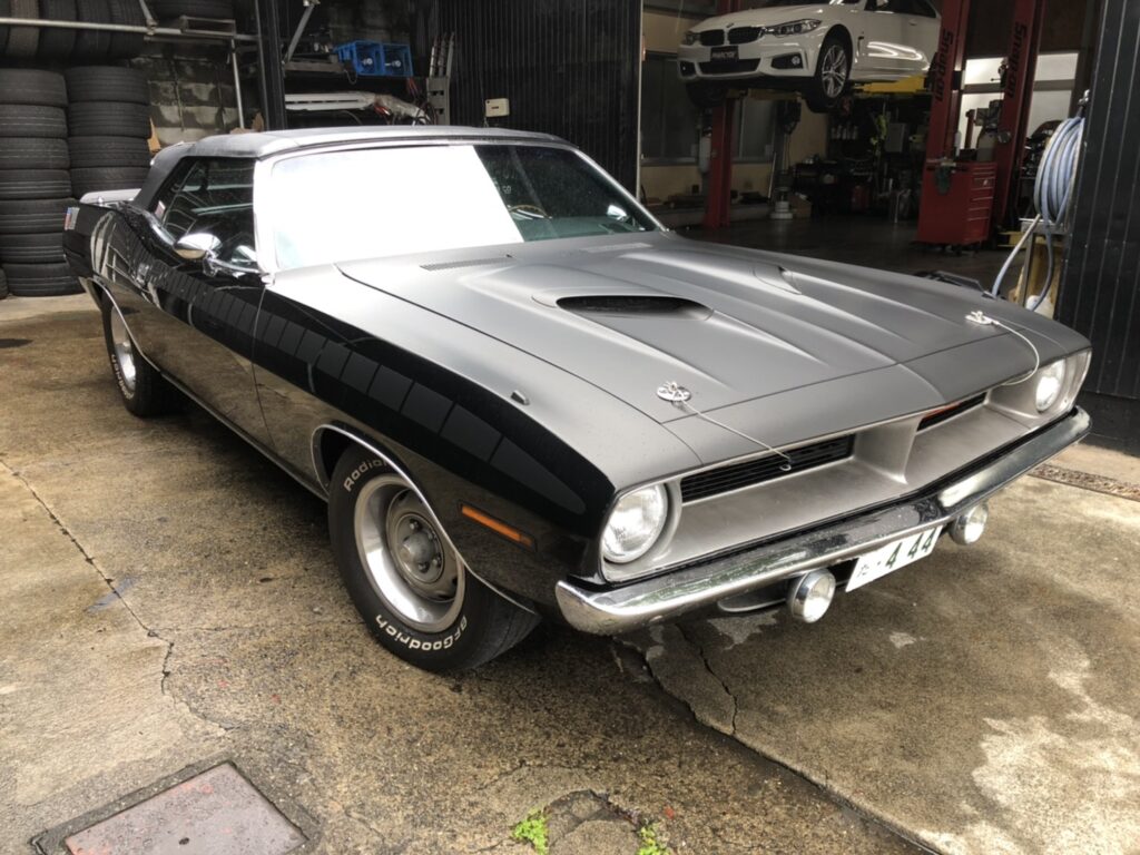 🎌大任桜街道📸 ブラウンにビックバンパー！ アメ車っぽくてカッコよすぎでしたね✨旧車昭和車レトロカークラシックカーオールドカーブルーバードブルーバード810810ブルーバードnissanbluebirdoldcarsnostalgiccarkyushashakotan