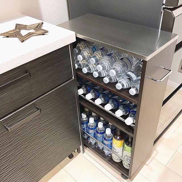 もう置き場所に困らない！ペットボトルのストック収納 RoomClip mag