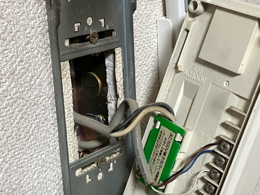 インターホン・ドアホンの外し方