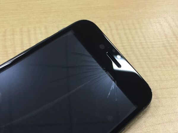iPhoneの画面にヒビが入った場合はどうすれば良い？対処法などをまとめて解説iPhone修理お役立ち情報