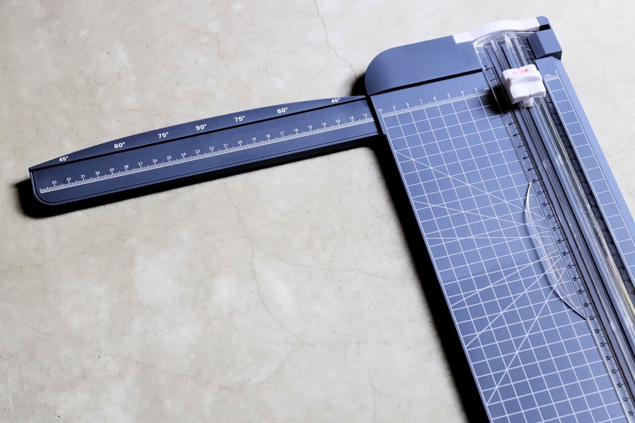 ダイソーのペーパーカッターは隠れた名品！使い心地を徹底レポ2ページ目- macaroni