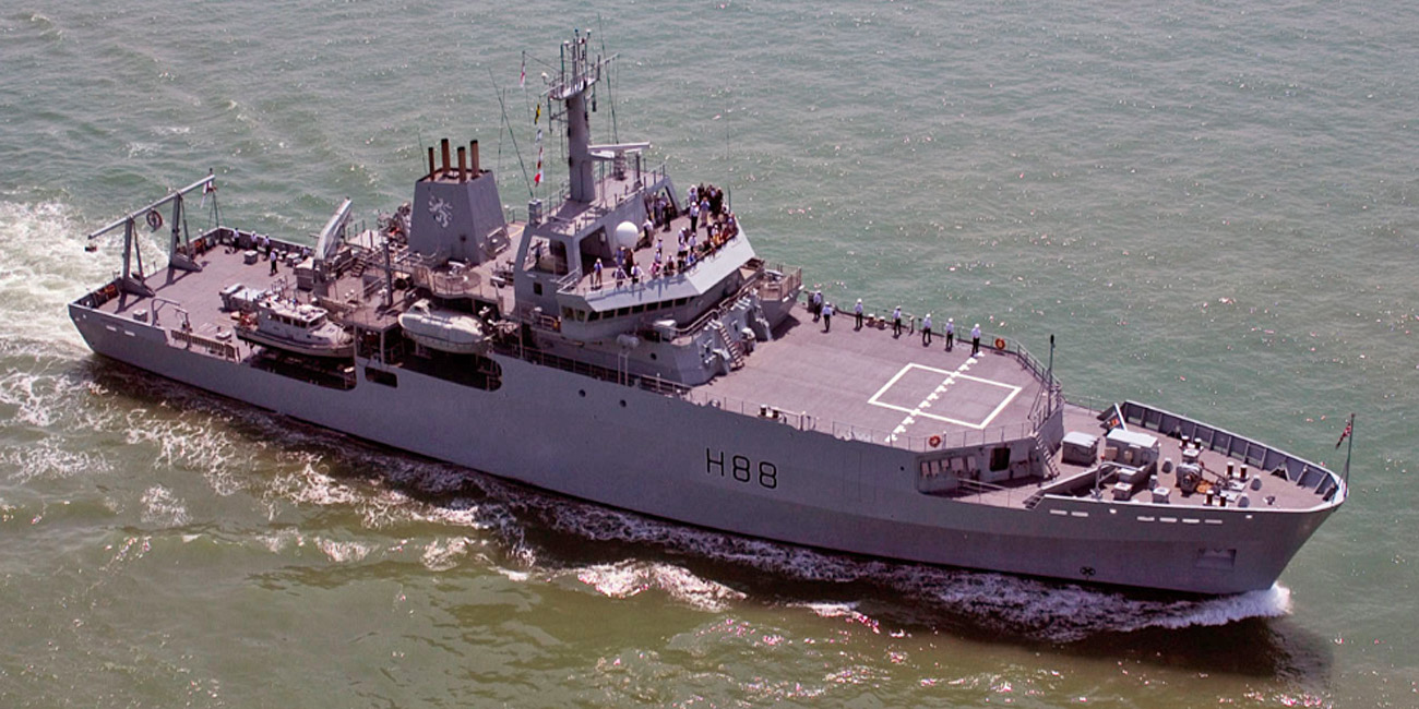 巨大な護衛艦「かが」の“歴史的瞬間”をイギリス海軍が公開!? 着々と進む空母化 乗りものニュース ｄメニューニュース NTTドコモ