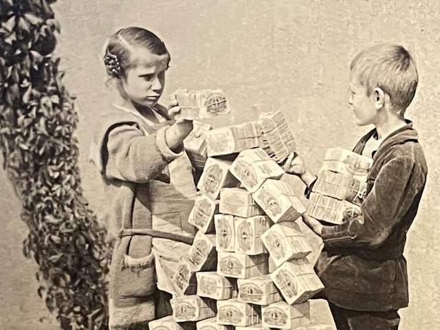 立つ札束の写真・画像素材-Snapmart スナップマート