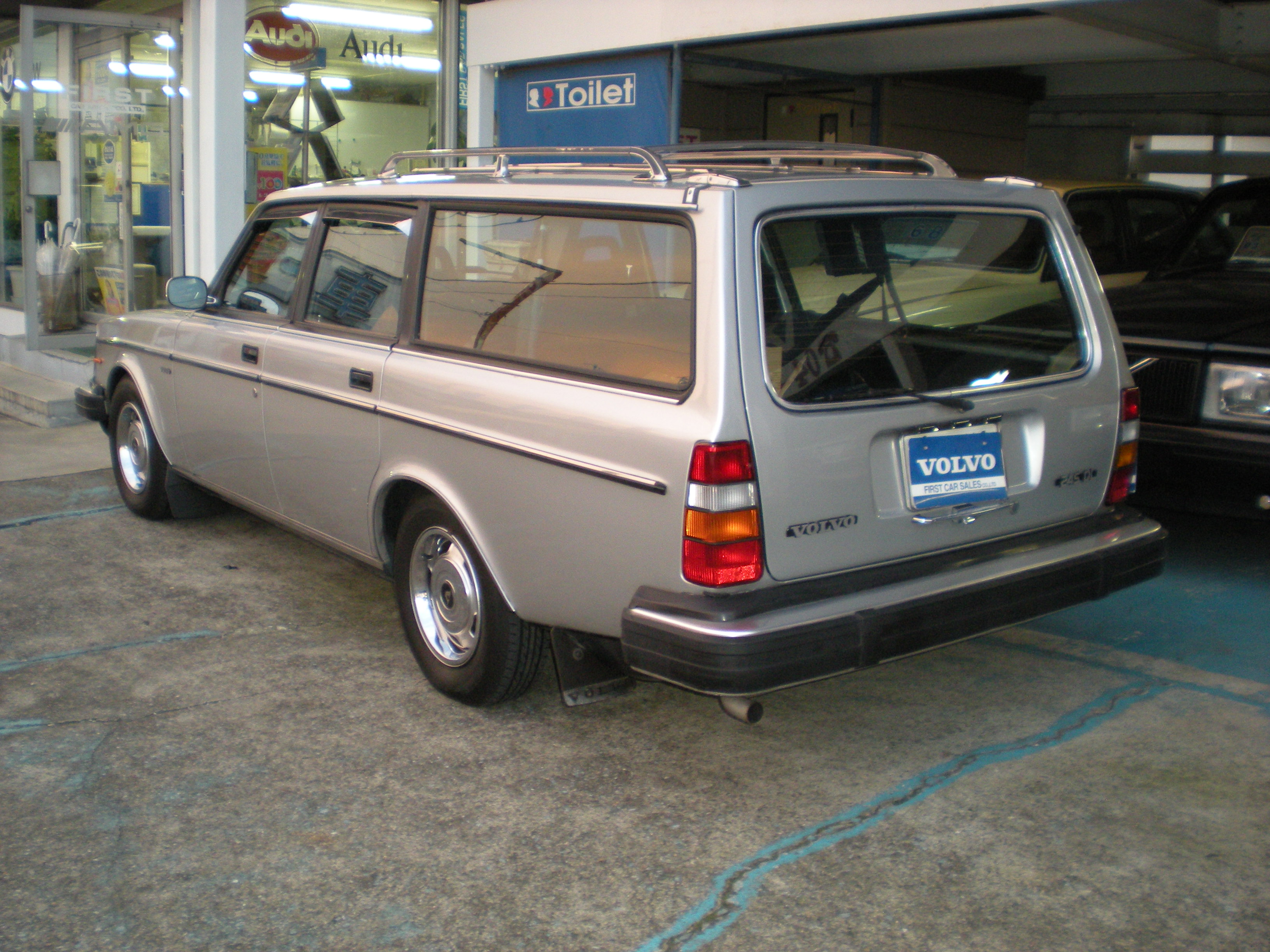 部品販売ボルボ240の整備、販売、修理、カスタムは千葉のファーストカーセールスへ
