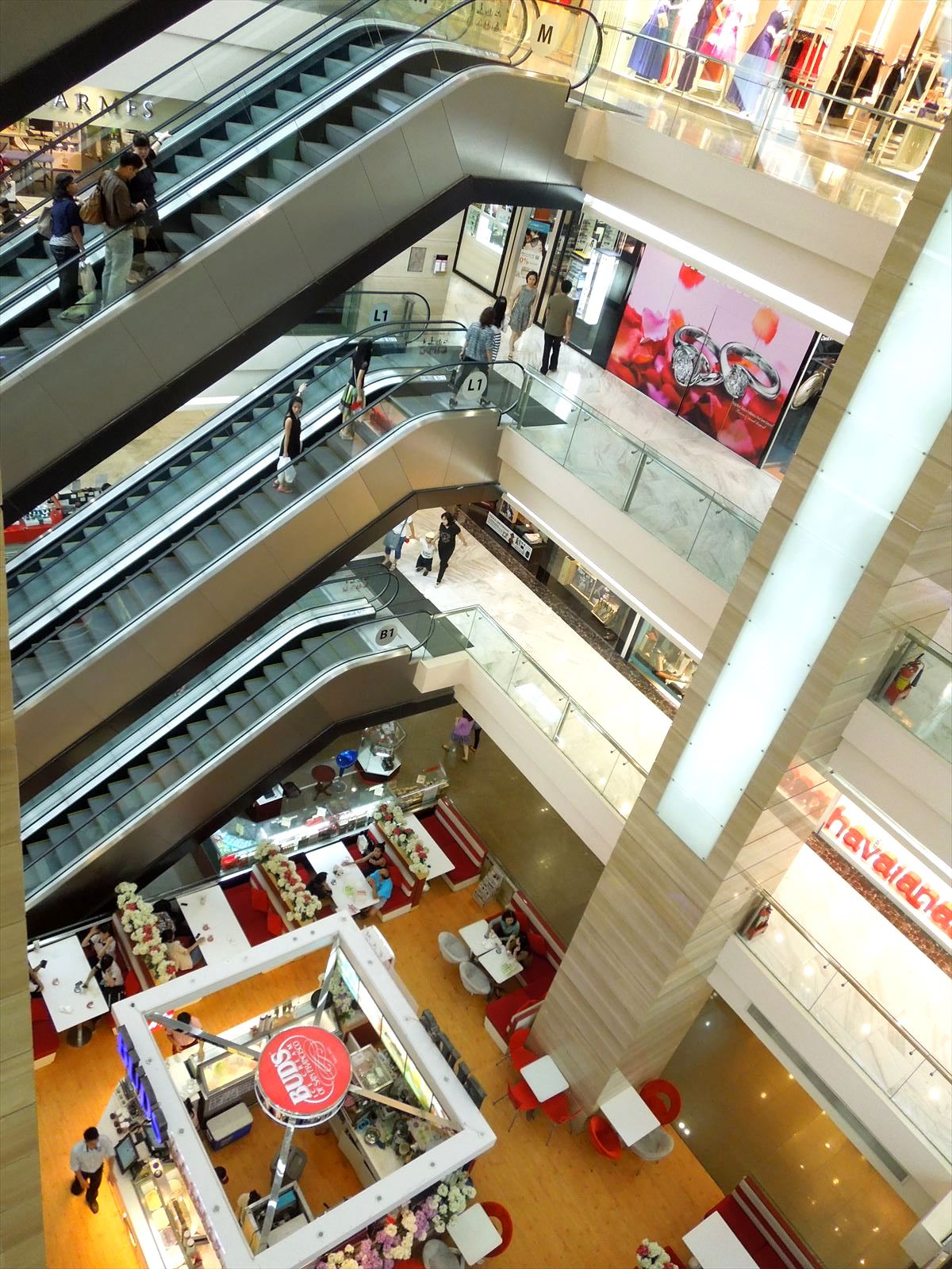 ハノイの高級ショッピングモール！ビンコムセンターを紹介します暮らすアジア