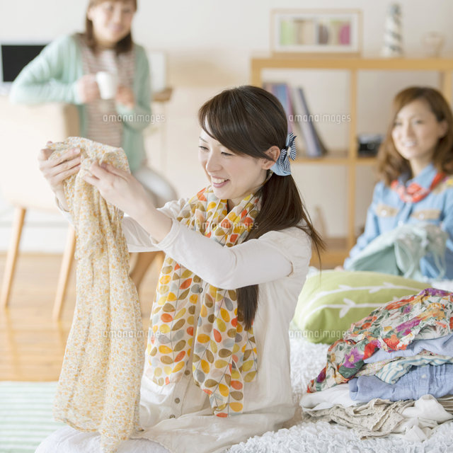 長袖のたたみ方シワをつけずコンパクトに収納する簡単な方法を解説コジカジ