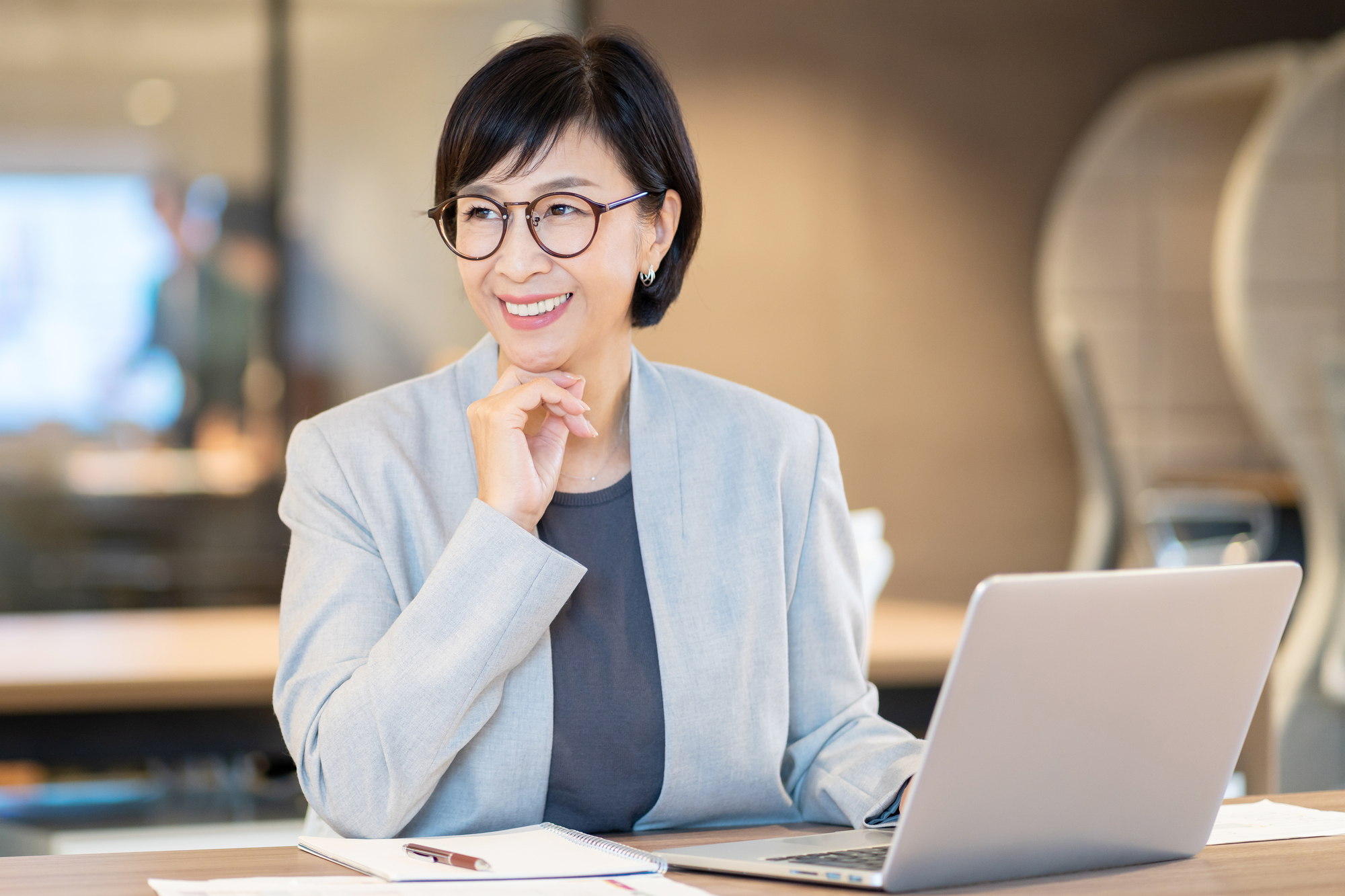 女性管理職の割合、アジアで高いのは中国とマレーシア－チャート - Bloomberg