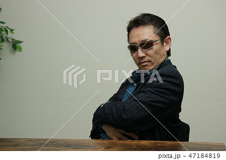 ヤクザ スーツの写真素材 - PIXTA