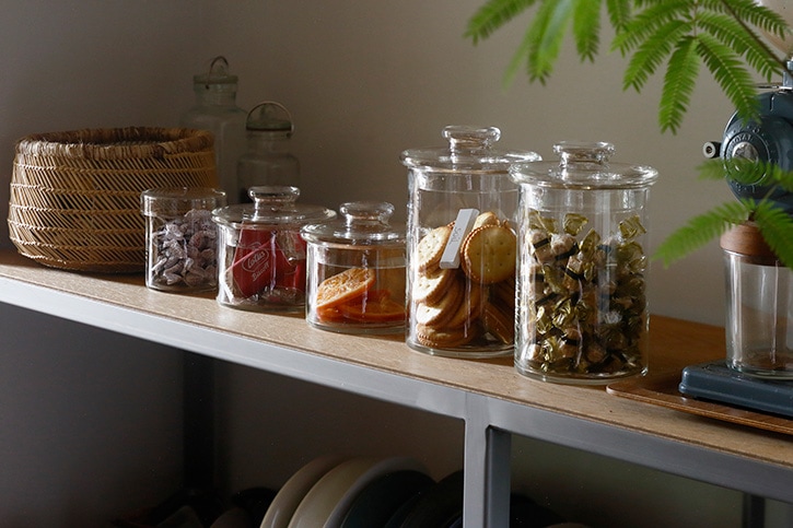 湿気も入らず食品保存に便利なキャニスター。使用頻度の高いものをキャニスターに移すと便利＆おしゃれ感アップ！とちぎの住まいづくり 注文住宅・リフォームすまいポート21宇都宮