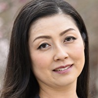 美人継母は超肉食熟女で息子の朝勃ちに興奮して淫語連発エッチ！咲良しほ | 痙攣アクメ動画マンボー