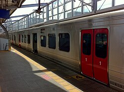 台風による強風の為こちら側のドア全面閉め切りとさせて頂きます。大変申し訳ございません。逆側入口にお回り下さい。 - Stantsiya_Iriya