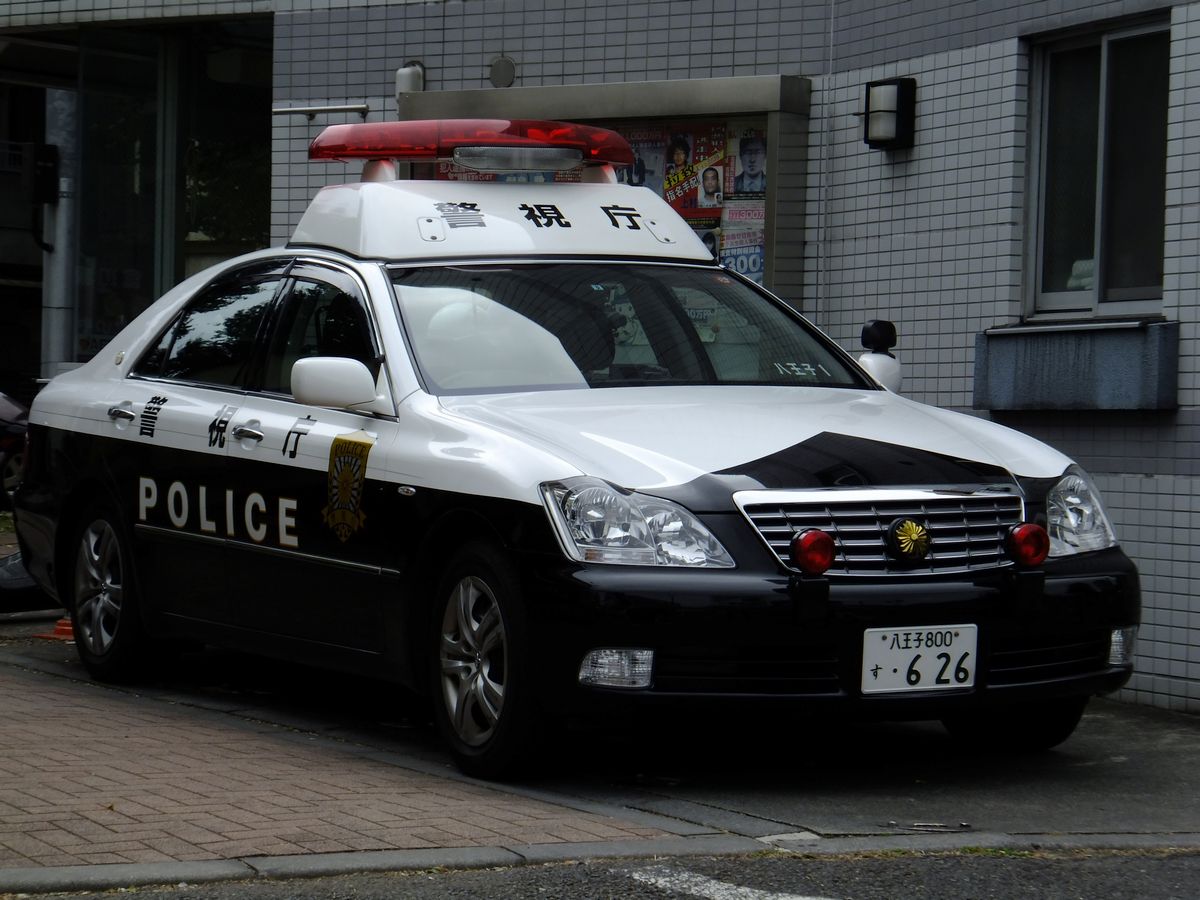 警察が突然家にやって来た!? 「あなたのクルマは登録されていません」なぜナンバーと車検証と違う？ 国交省に聞いたら理由が解明！くるまのニュース