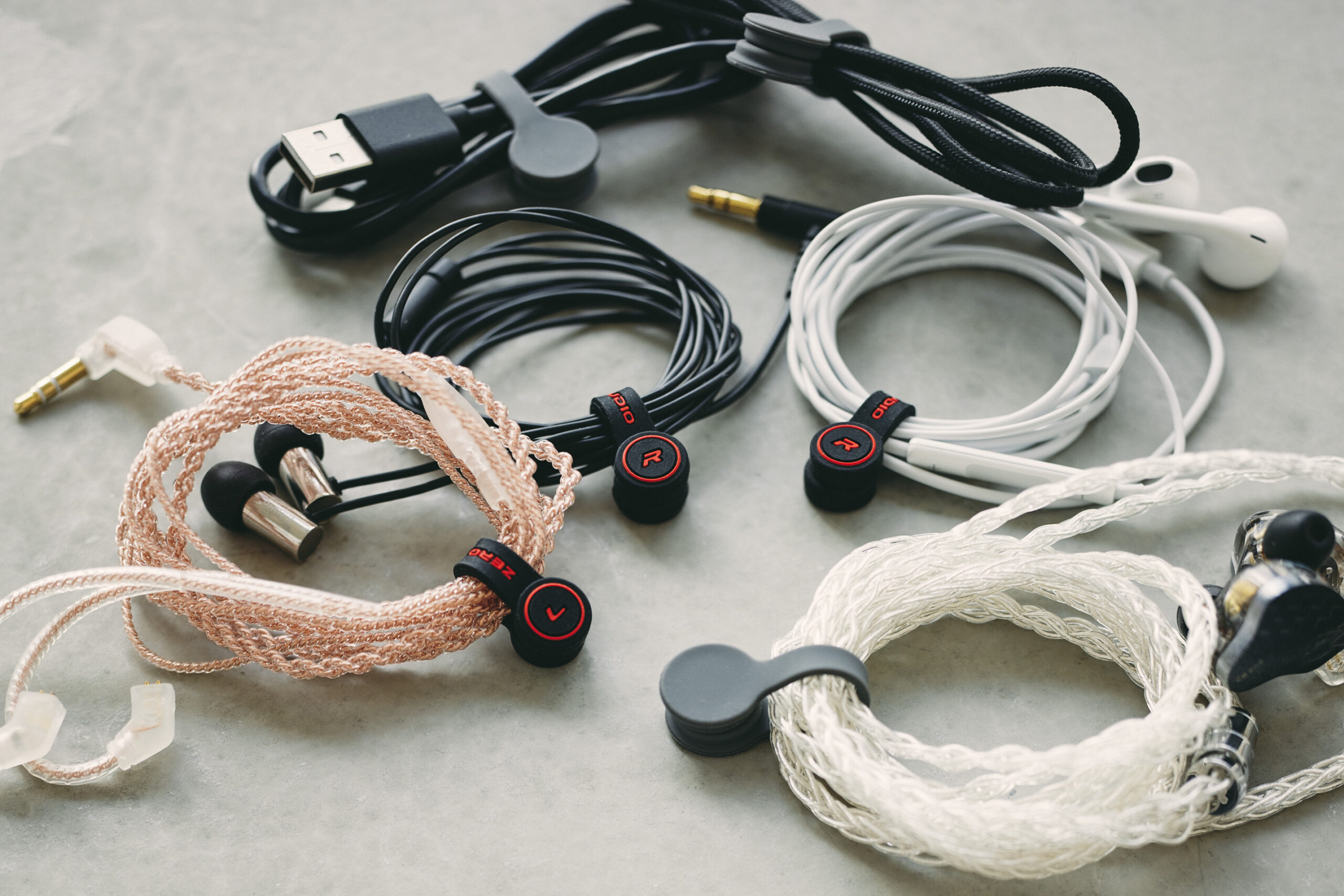 ケーブル 収納 ケース 3個セット イヤホンコード 整理 まとめる ケーブルボックス ケーブルホルダースマホホルダー 携帯便利 1mまで収納可能